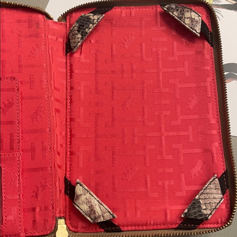 Elaine Turner Python Tablet case - Picture 3 of 6